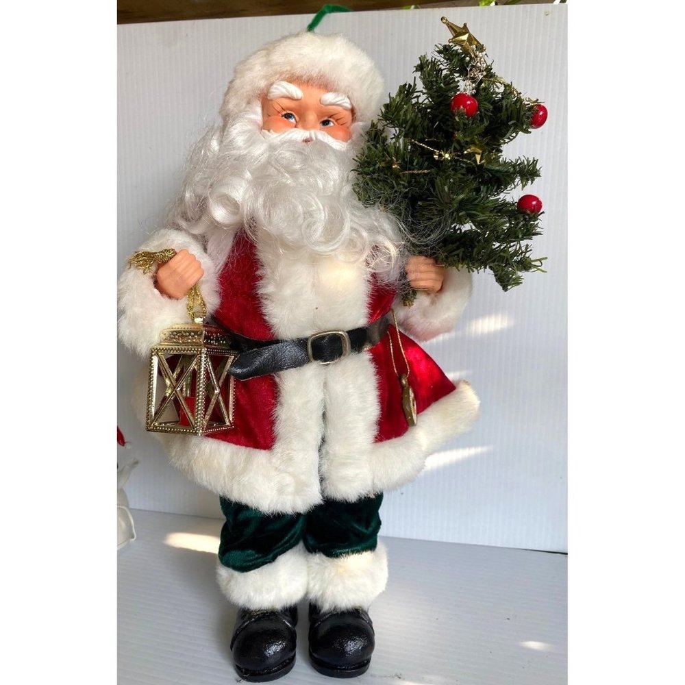 Santa tradicional  Christmas Figurine in good condition